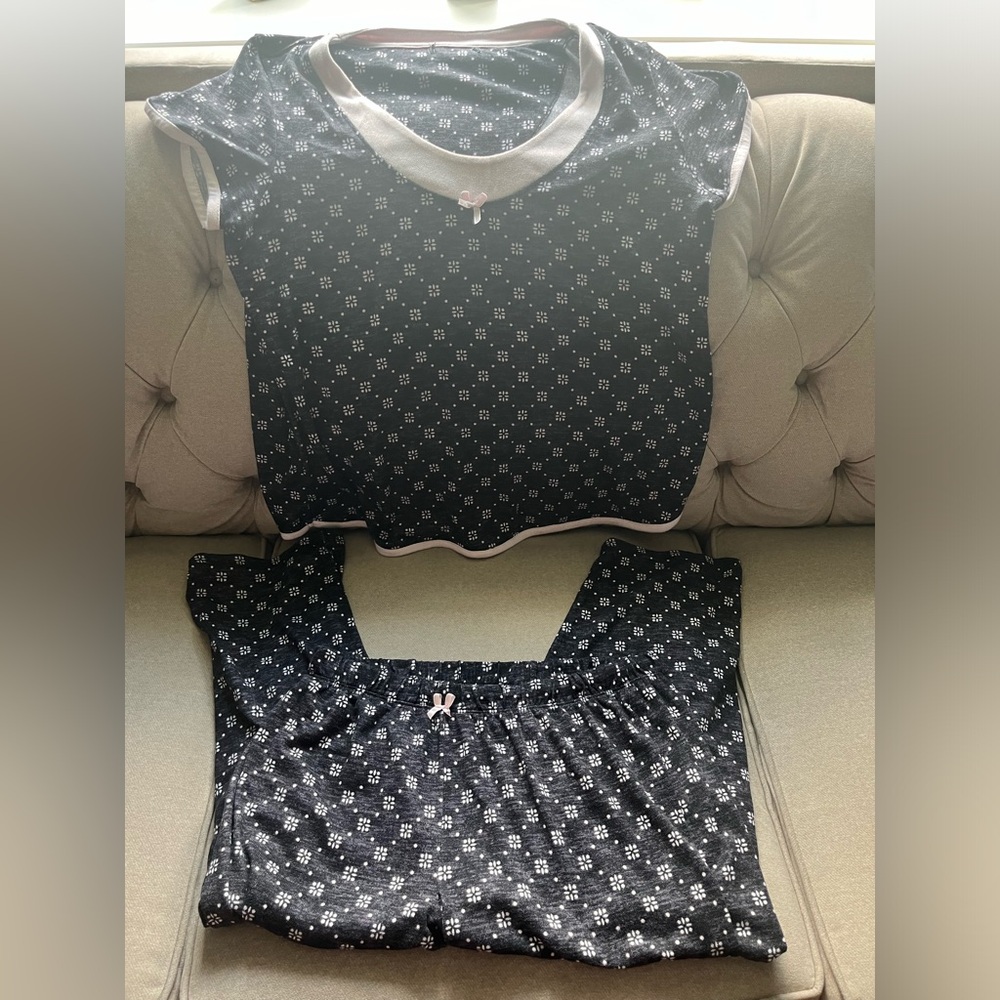 Short-Sleeved, Capri Woman’s Pajama Set, Size Large, Nice Stretch, Soft Material